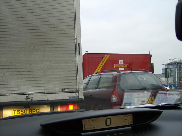 London Road - Queues for County Oak